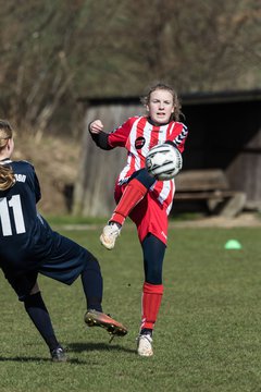 Bild 12 - C-Juniorinnen TSV Zarpen - TuS Tensfeld : Ergebnis: 2:1